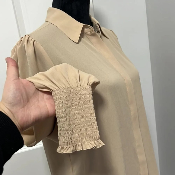 Express button down blouse size M with detailed sleeves - Picture 4 of 7